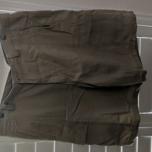 Tommy Bahama relaxed cargo shorts, size 36